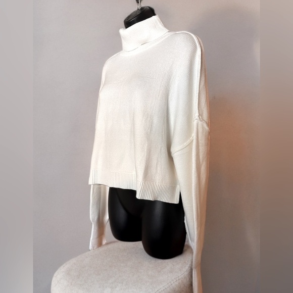 NWT WOMEN’S COZY WHITE LONG SLEEVED CROPPED KNIT LOOSE FIT PULLOVER SIZE S WHITE - Picture 3 of 5
